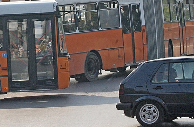 Гаранция за работните си места искат автобусните шофьори в София