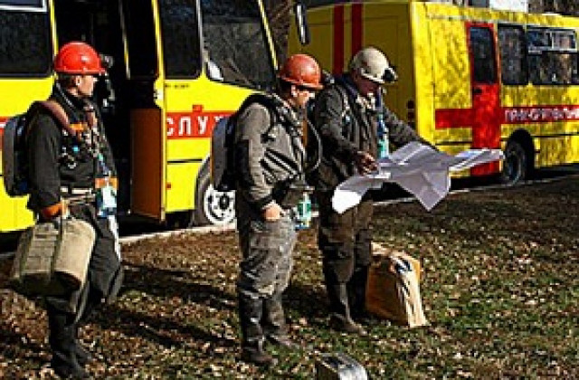 Най-малко трима са ранени, а 37 изчезнали, след експлозия в украинска мина