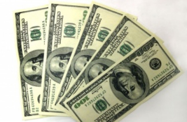 Доларът днес леко върна позиции към еврото