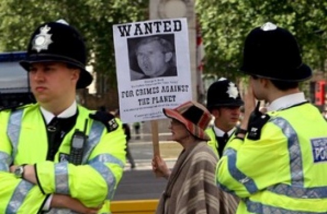 Мирен протест срещу Буш в Лондон