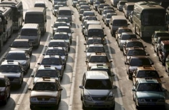 Пекин ограничава движението на автомобили за Олимпиадата