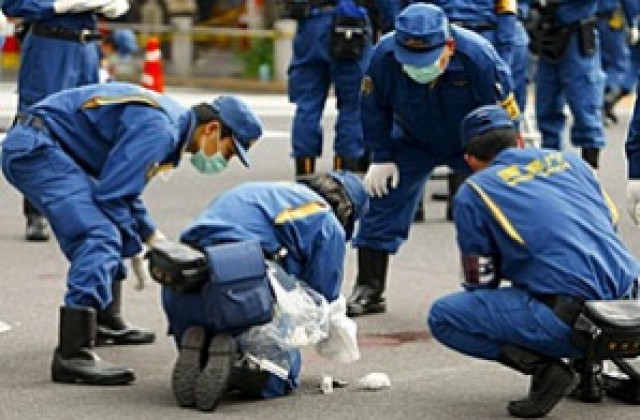 Японка нападна с нож пътници на гара в Осака