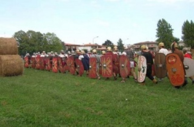 С римска лодка по Дунава пристига Свещеният огън на фестивала на Античния Рим