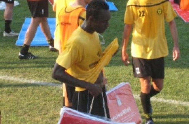 Футболист от Гана тренира с Миньор Перник