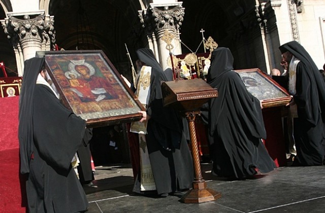 Чудодейните икони се събраха в София