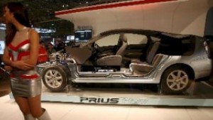 Toyota поставя соларни панели в Prius