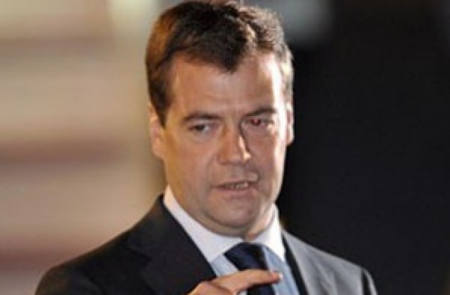 Медведев: Отношенията ни с Лондон се връщат към нормалното