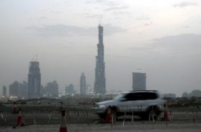 Издигат небостъргач с формата на морска вълна в Дубай