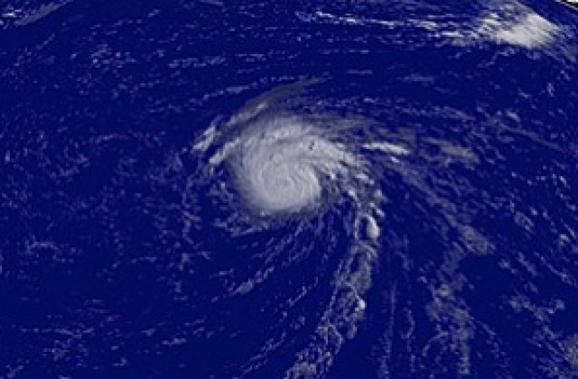 Ураганът Берта се засили и се насочи към Бермудите