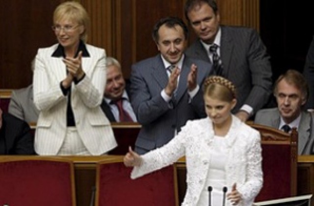 Правителството на Тимошенко оцеля при вота на недоверие