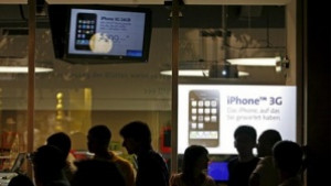 iPhone 3G суматоха и дълги опашки посред нощ в Азия