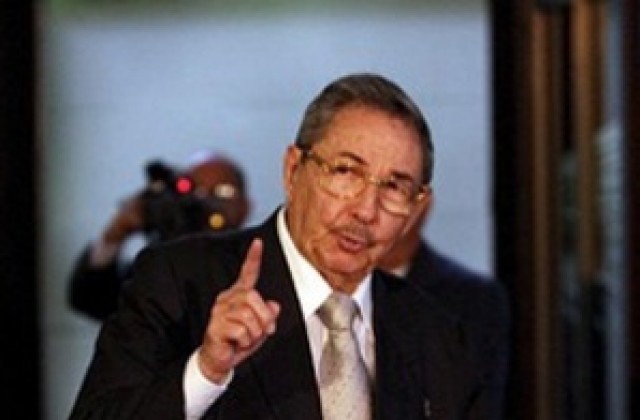 Раул Кастро предупреди кубинците, че ги очакват трудни времена