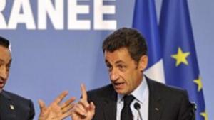 Саркози се наслаждава на миротворческата си роля в Клуб Мед