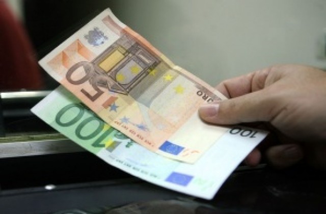 Задържаха българин за източване на кредитни карти в Белград