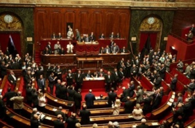 Почти като крал, Саркози променя конституцията - стъпка към Шестата република