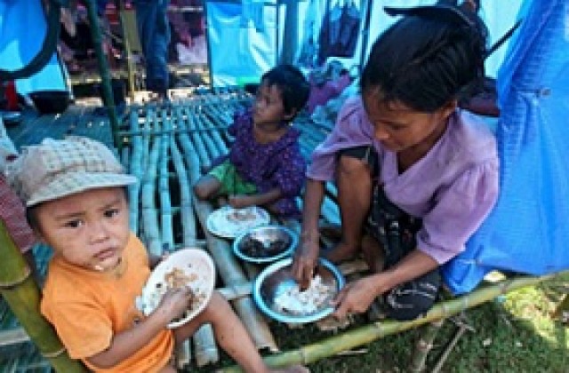 При обмена на помощите в Мианмар губят от валутния курс