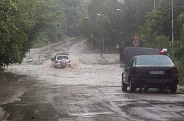 Ситуацията с наводненията в Румъния остава критична
