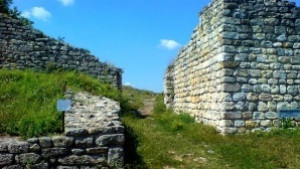 Археолозите проучват средновековния град Червен