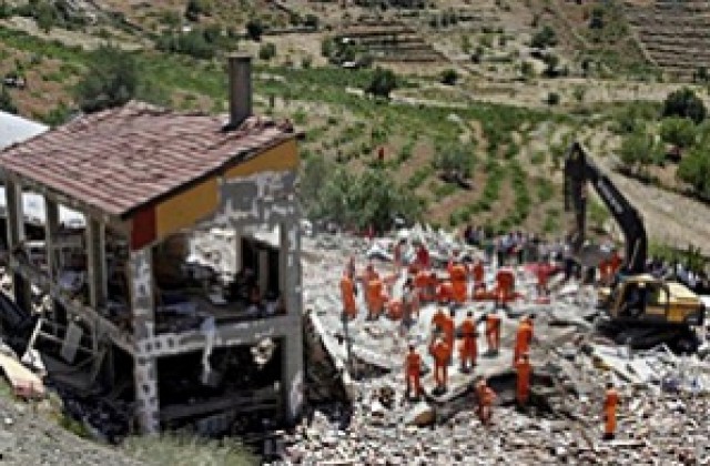 18 станаха жертвите в рухналия пансион в Турция