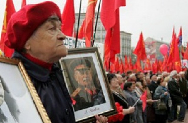Комунисти поискаха Сталин да бъде обявен за светец
