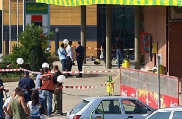 Два взрива избухнаха до хипермаркети във Варна