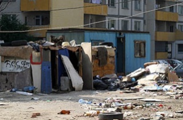 Роми с незаконни къщи се жалват от България в ООН