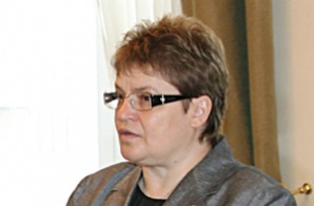 Миглена Тачева иска комисия да разрешава подслушването