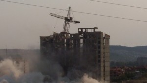 Взривиха част от недостроената болница Ще правят жилищен комплекс
