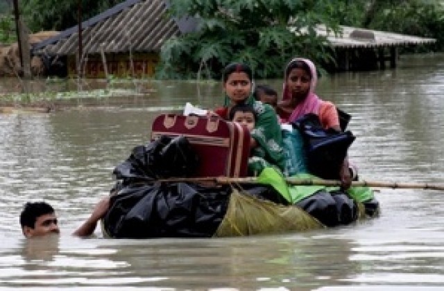 Проливните дъждове в Индия са взели 700 жертви
