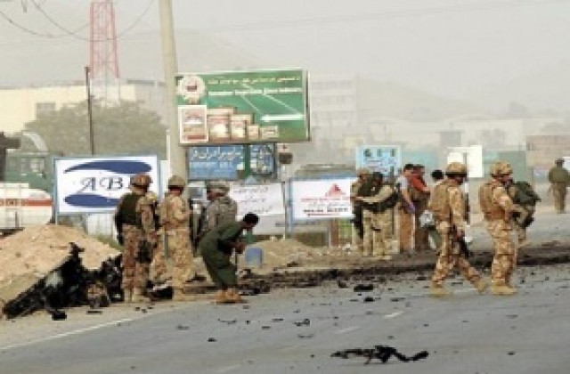 Над 90 цивилни загинаха при въздушен удар в Афганистан