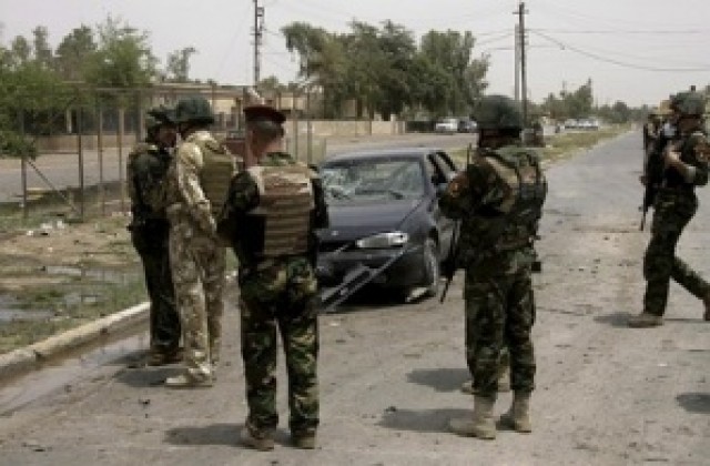 12 полицаи убити при атентат в Ирак