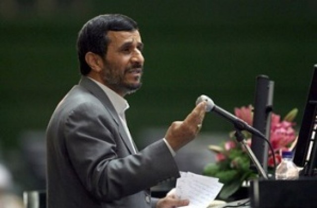 Ахмадинеджад разговаря с китайския президент