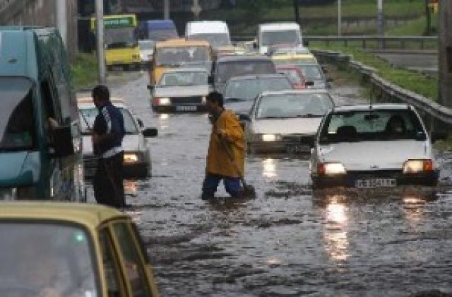Проливните дъждове взеха пет жертви в Англия