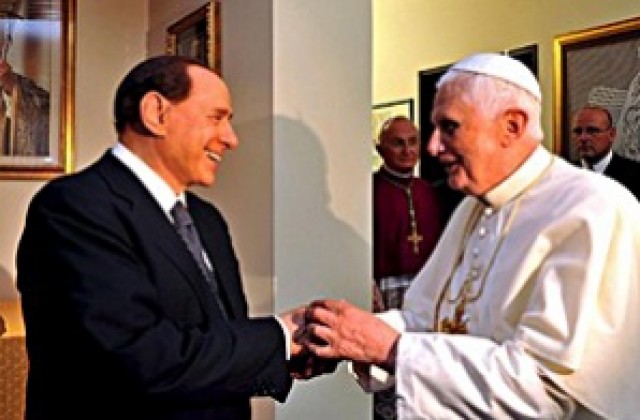 Папата се среща със столетници на остров Сардиния