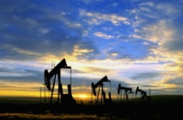 Цената на петрола се покачи заради урагана Айк