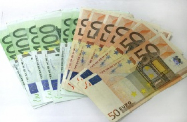 Еврото достигна нов 11-месечен минимум от 1.4165 долара