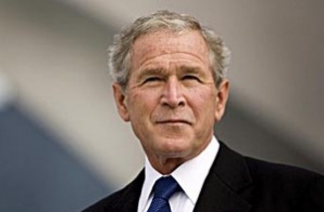 Джордж Буш е притеснен от приближаването на Айк