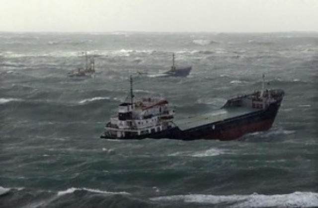 Сомалийски пирати атакуват френски риболовен кораб