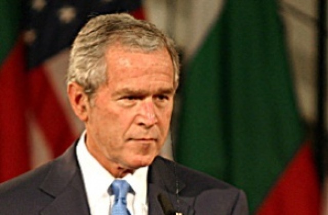 Буш: Необходими са незабавни действия за овладяване на кризата