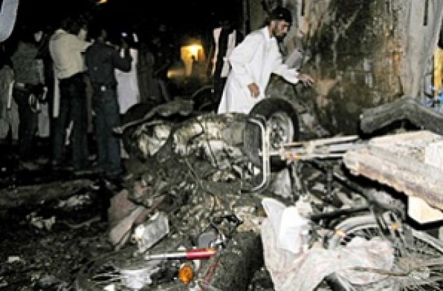 Осем пакистански военнослужещи загинаха в самоубийствен атентат