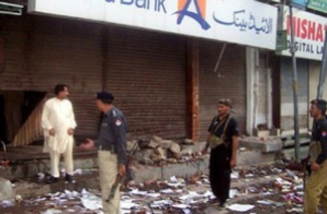 Пакистанската авиация извърши масирани бомбардировки в Баджур