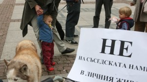 Любители на домашни животни се събраха на мълчалив протест