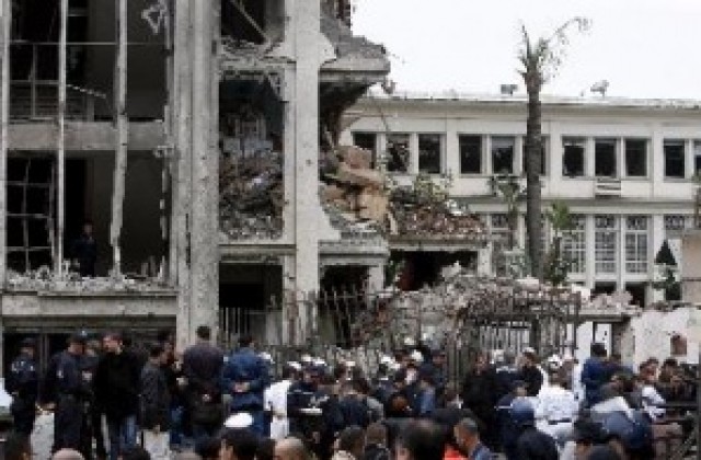 Десет души загинаха при бомбени експлозии в Багдад