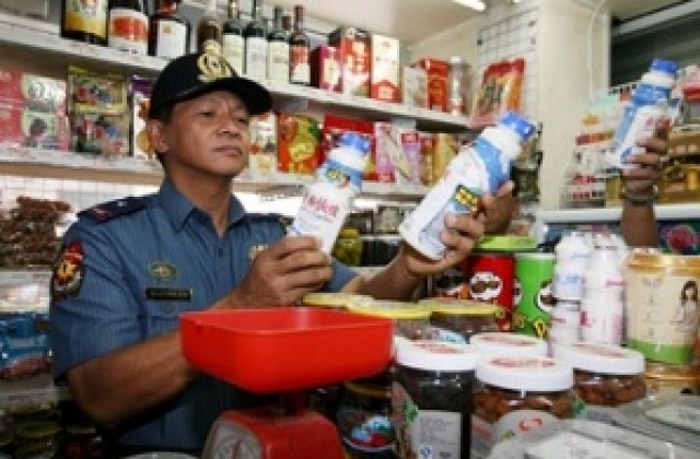 Задържаха 27 души в Китай по случая с токсичното мляко