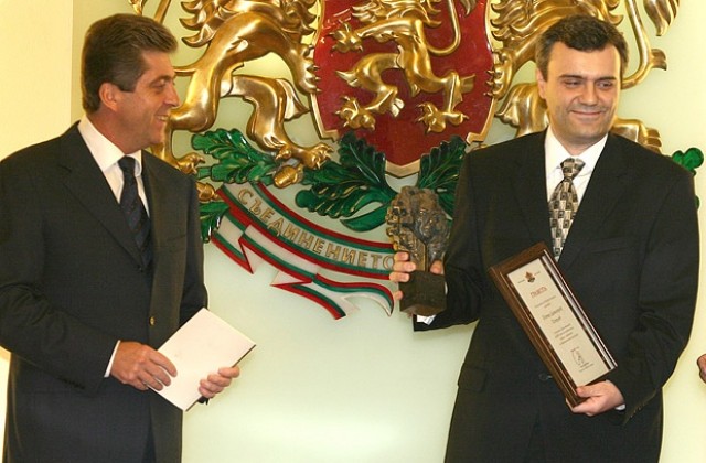 Петър Петров е носител на наградата Джон Атанасов