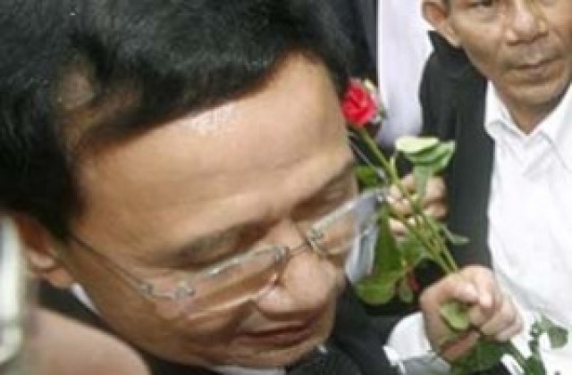 Таксин Шинаватра поискал политическо убежище в Англия