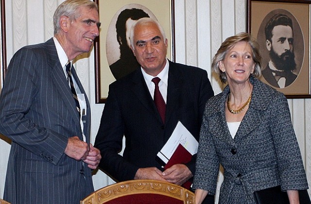 Пратеник на САЩ по енергийната сигурност се срещна с Калфин и Станишев