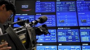 Индексът Никей 225 спадна рекордно под 9000 пункта