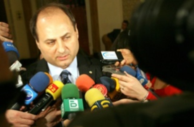 Евтим Костадинов: Комисията взима решенията си въз основа на документ