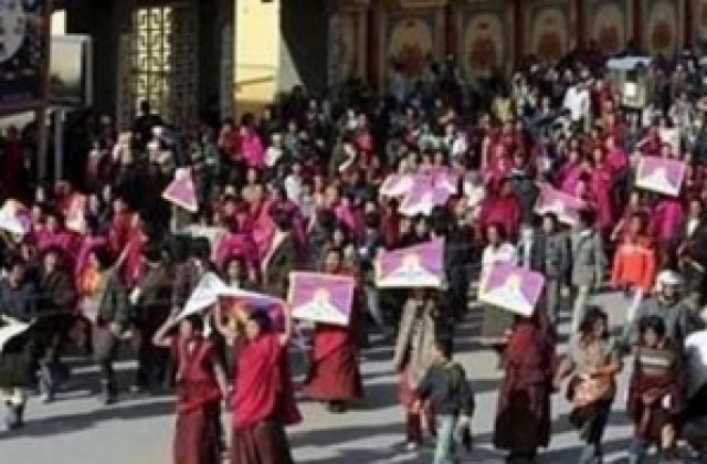 Осъдиха осем тибетски монаси за атентат през март
